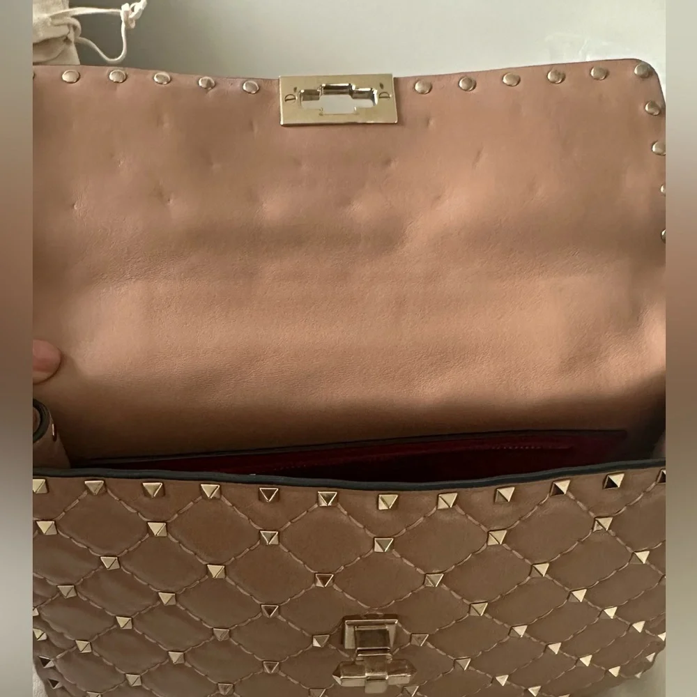 Valentino Garavani Medium Nappa Rockstud Spike Shoulder Bag - Picture 15 of 16
